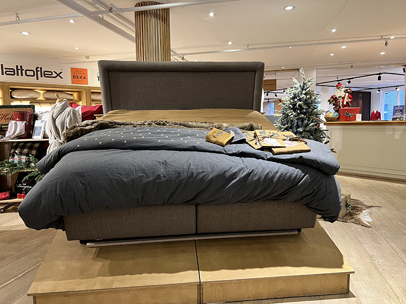 Simmons - Lit FRAME Bed 180x200cm 2.531€ --> 1.519€ (sans matelas/zonder matras)