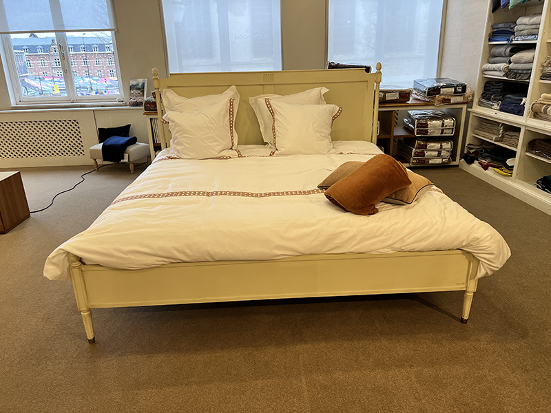 Grange - Lit HERMITAGE Bed 200x200cm 4.450€ --> 2.225€